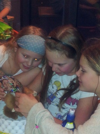 vriendinnen Sterre en Puck op je verjaarspartijtje